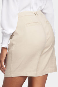Relaxed Short Beige Stretch Linen | Feather | Shorts | NYDJ