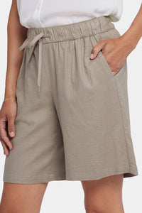 Breezy Bermuda Shorts In Stretch Linen | Saddlewood | Shorts | NYDJ