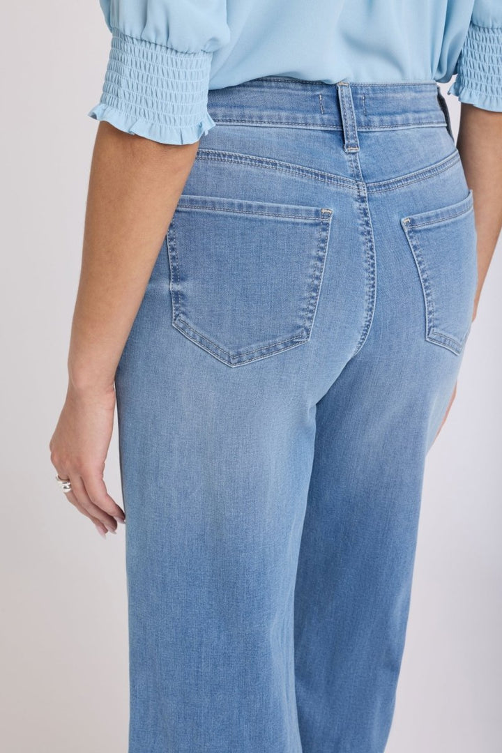 Coco Relaxed Wide Leg Crop Jeans With High Rise | Vista Lake | Denim | NYDJ